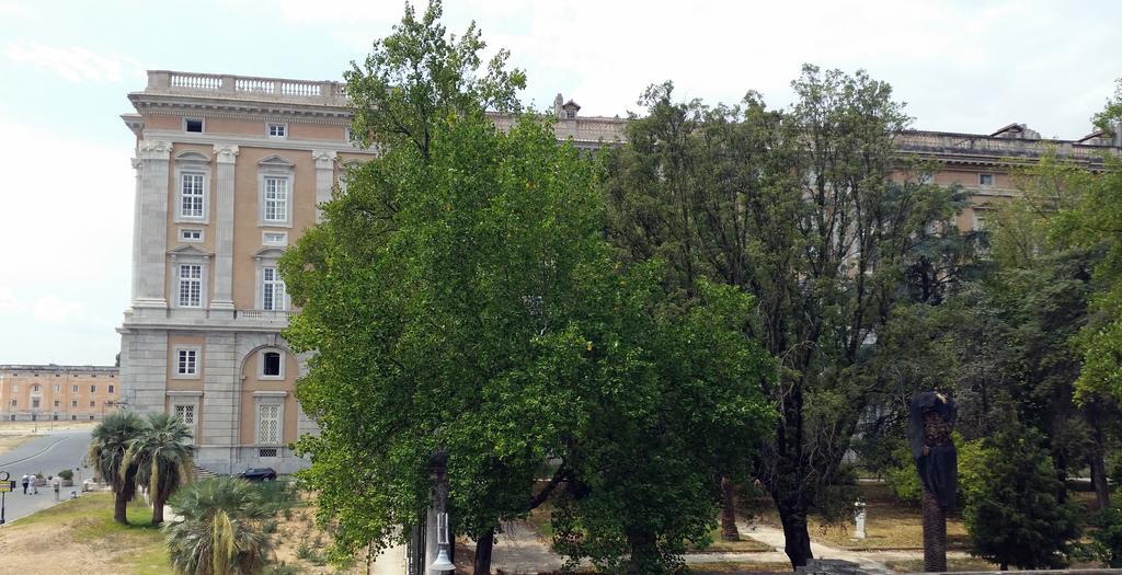 L'Insolita Reggia Казерта Экстерьер фото